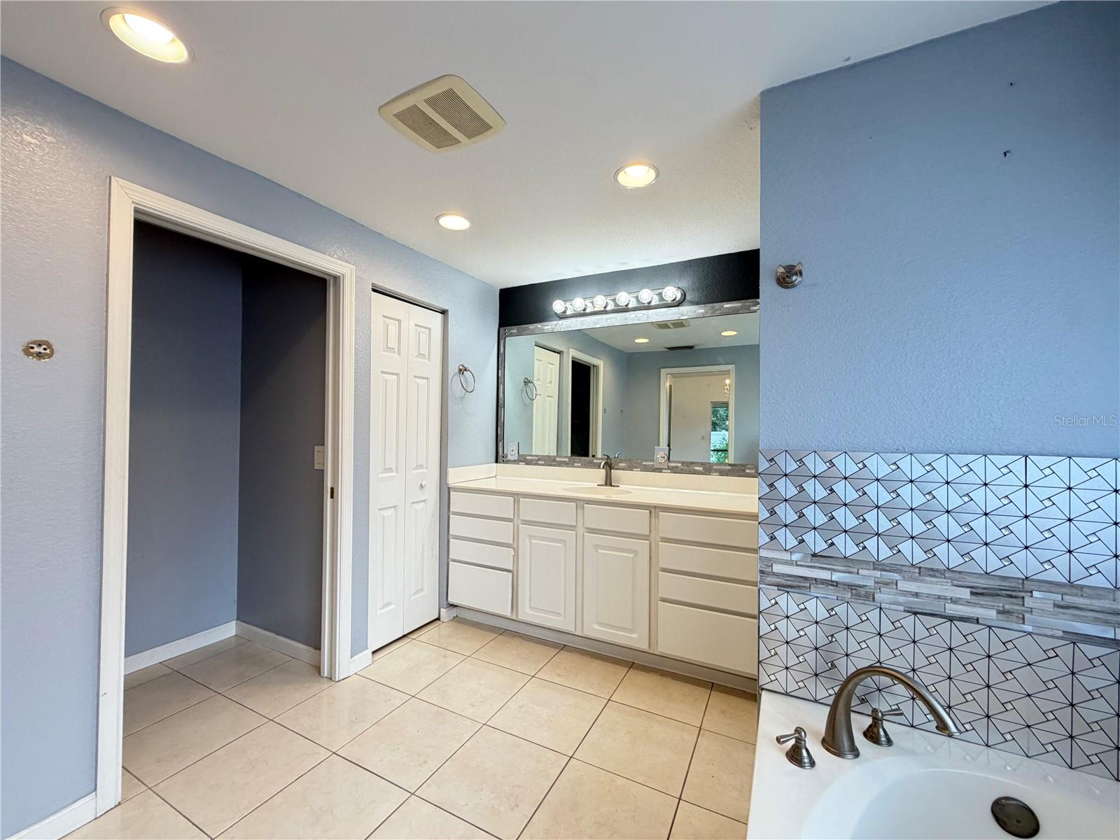 4426 WINDSONG AVE — photo 12