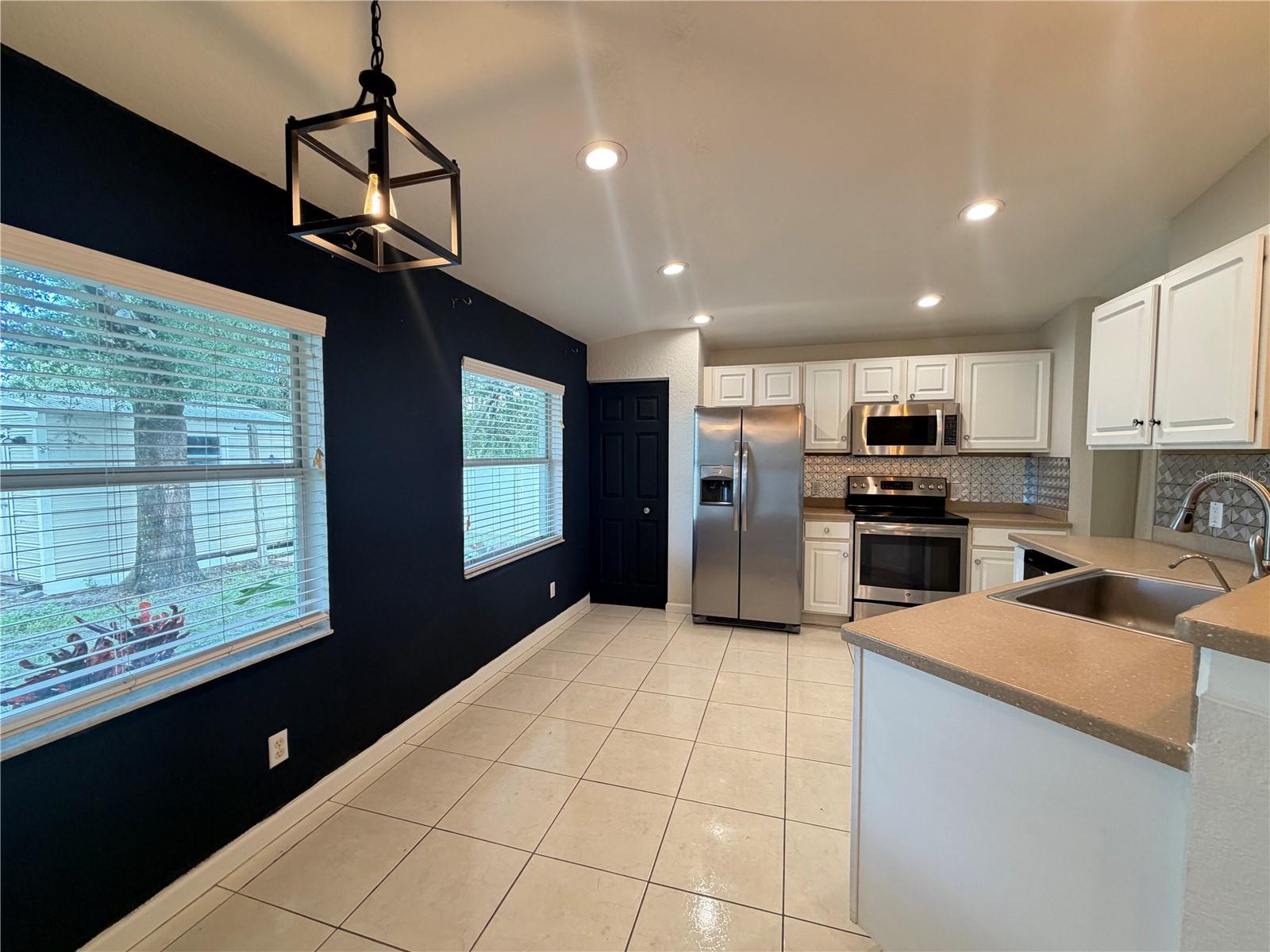 4426 WINDSONG AVE — photo 8