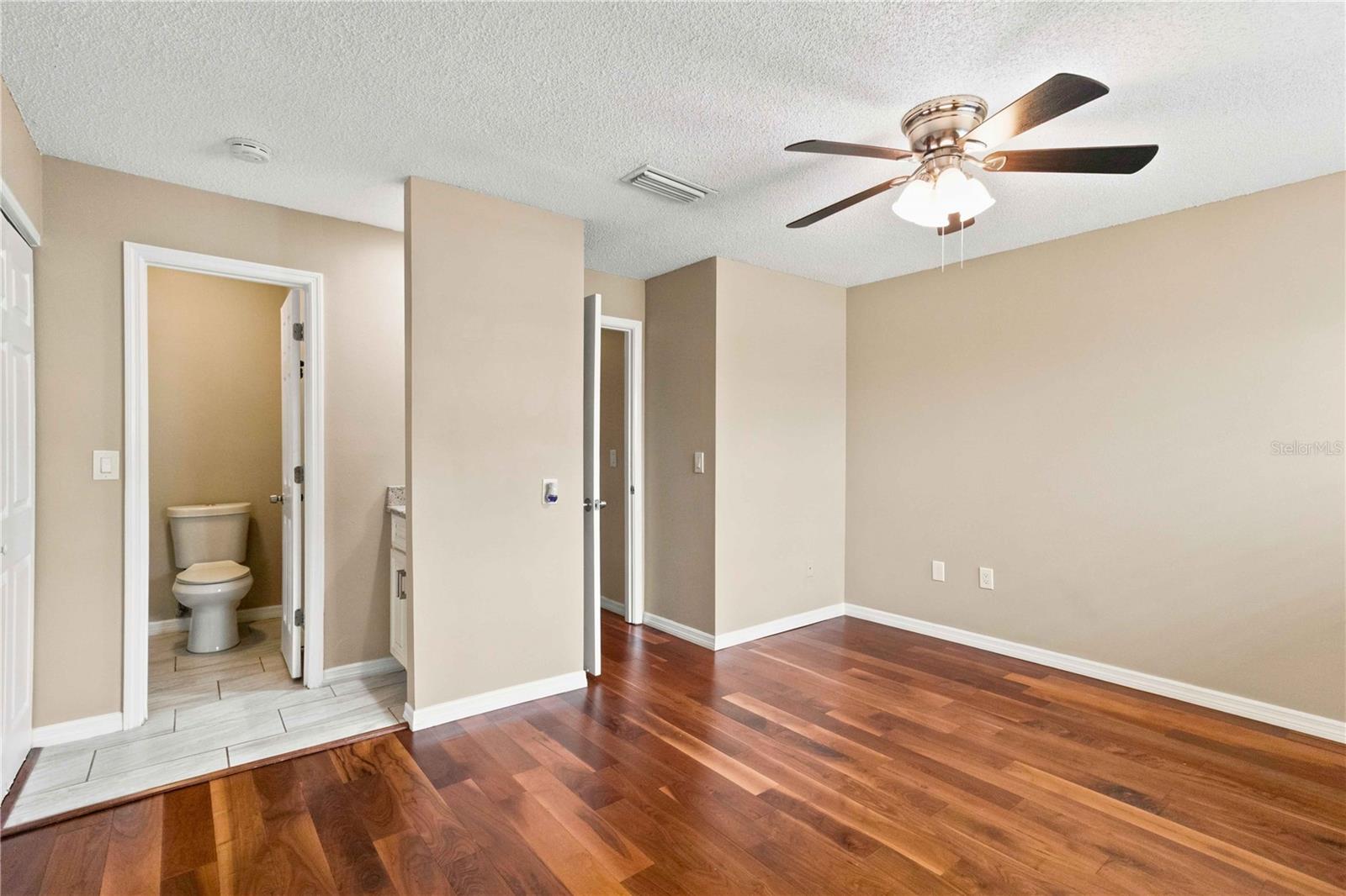 1006 LONGFELLOW CT — photo 32