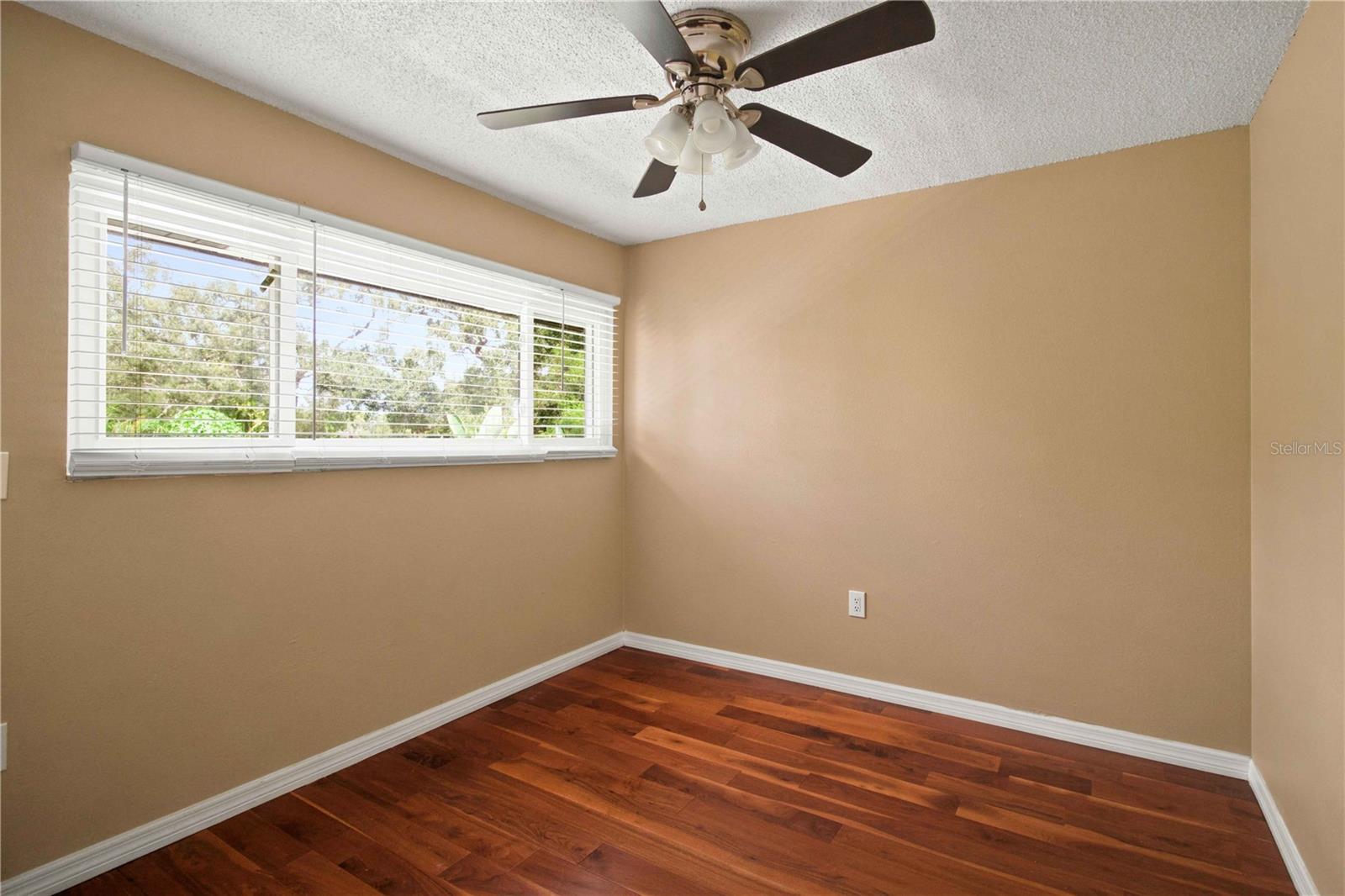 1006 LONGFELLOW CT — photo 21