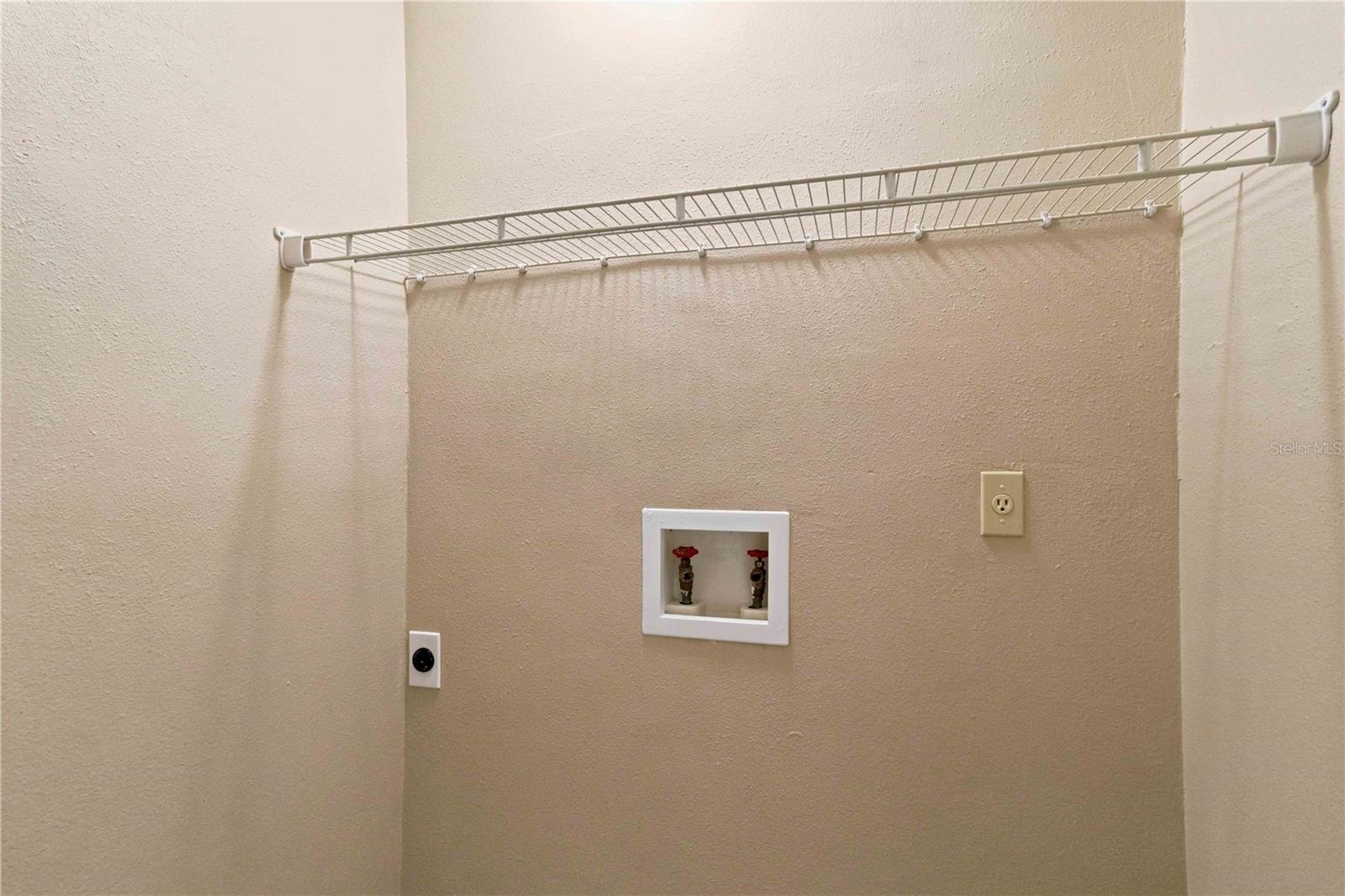 1006 LONGFELLOW CT — photo 28
