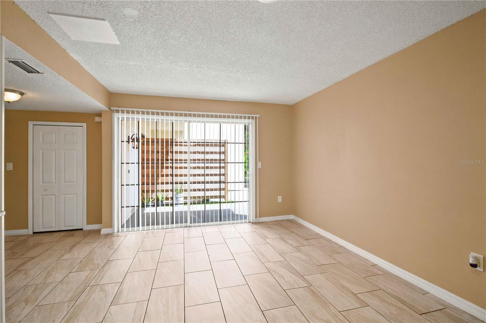 1006 LONGFELLOW CT — photo 13