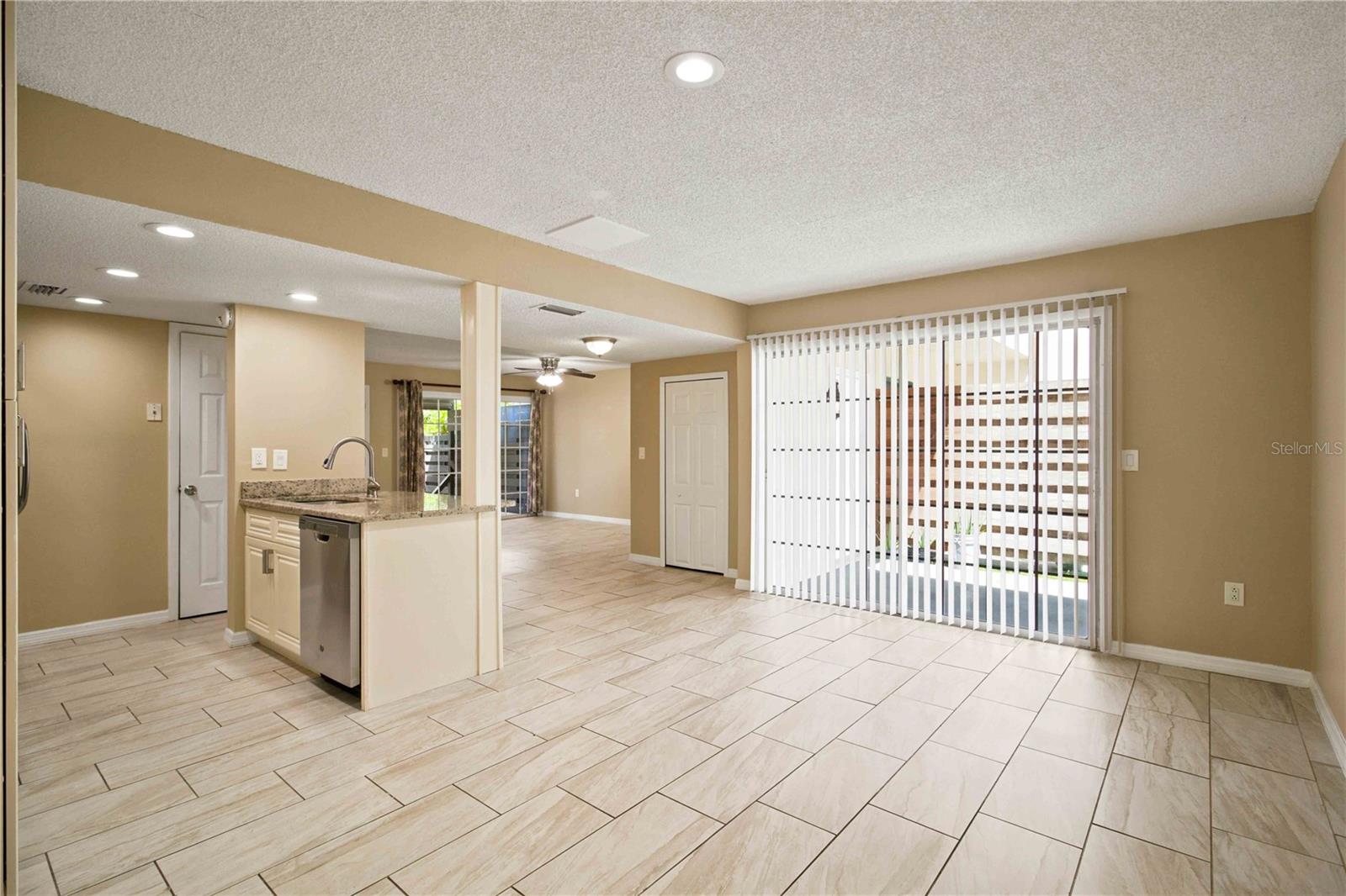 1006 LONGFELLOW CT — photo 12