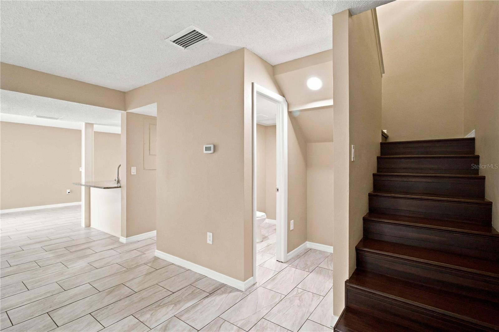 1006 LONGFELLOW CT — photo 6