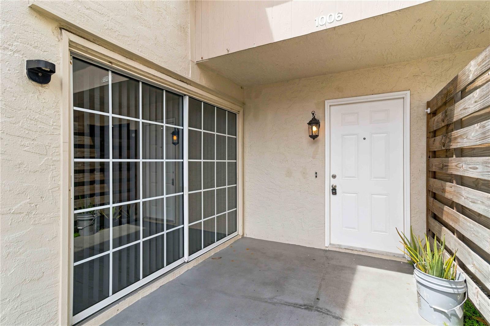 1006 LONGFELLOW CT — photo 2