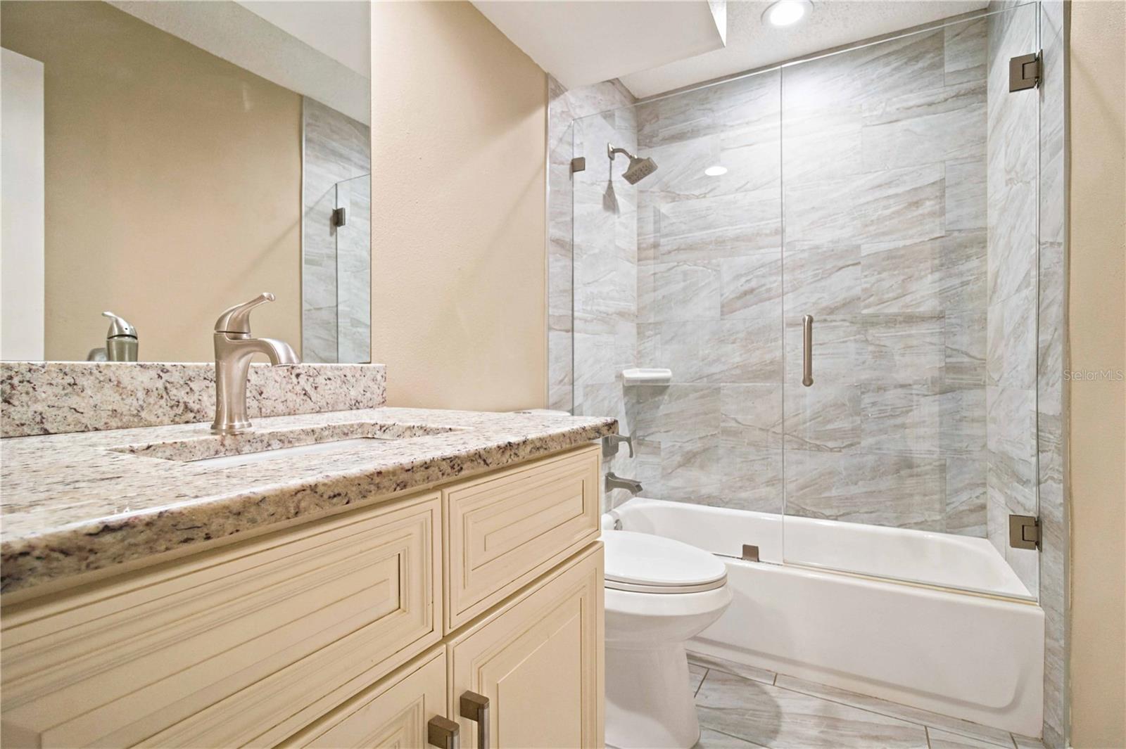 1006 LONGFELLOW CT — photo 24