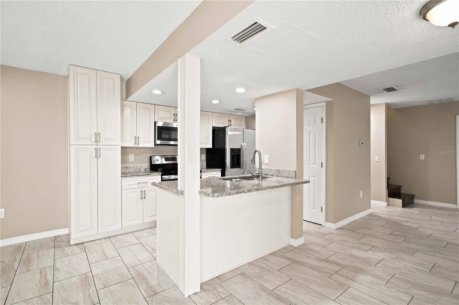 1006 LONGFELLOW CT — photo 16