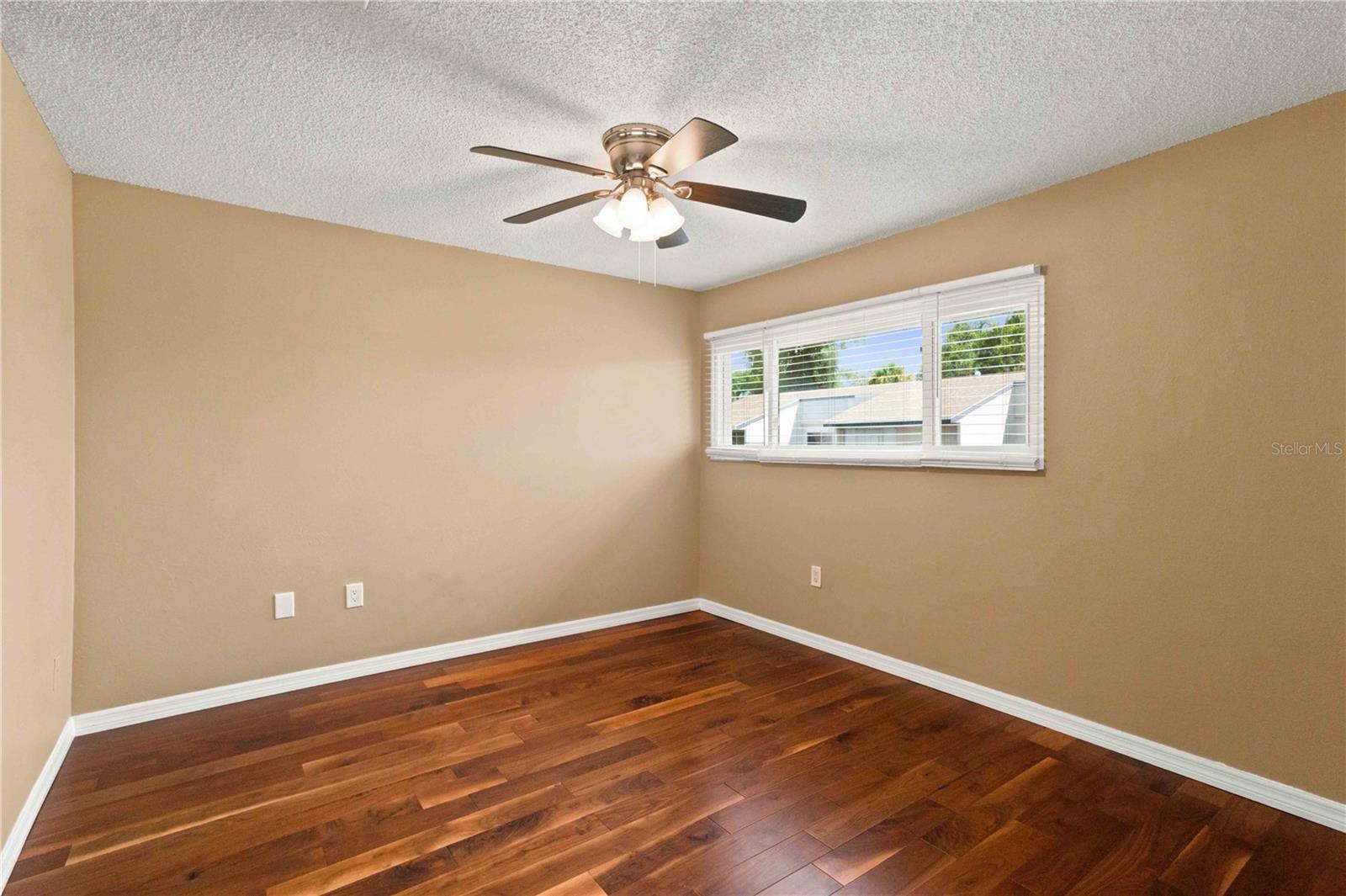 1006 LONGFELLOW CT — photo 33