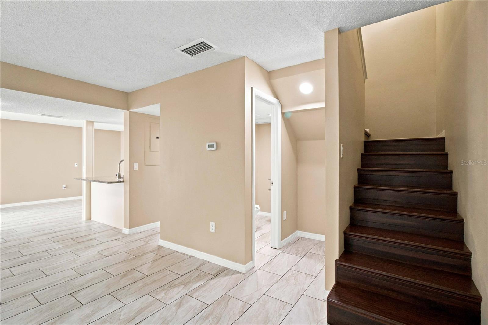 1006 LONGFELLOW CT — photo 7