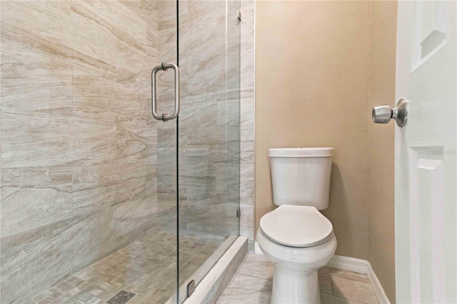 1006 LONGFELLOW CT — photo 35