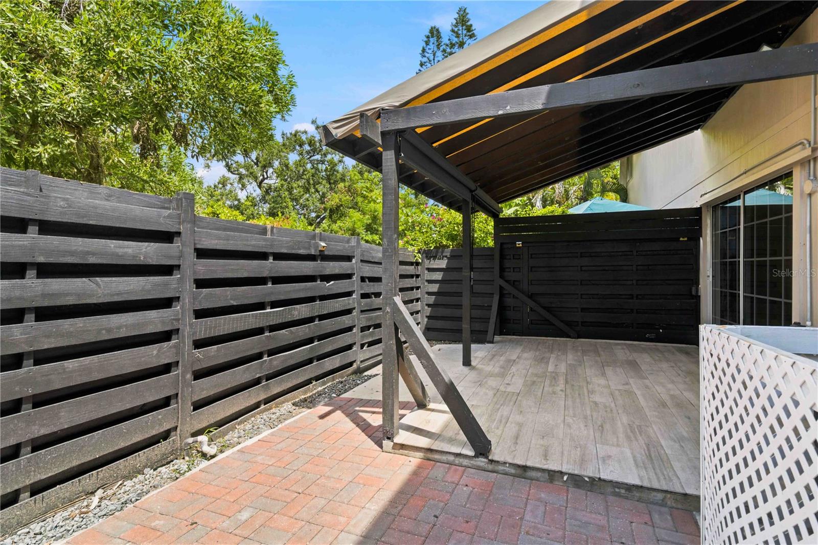1006 LONGFELLOW CT — photo 39