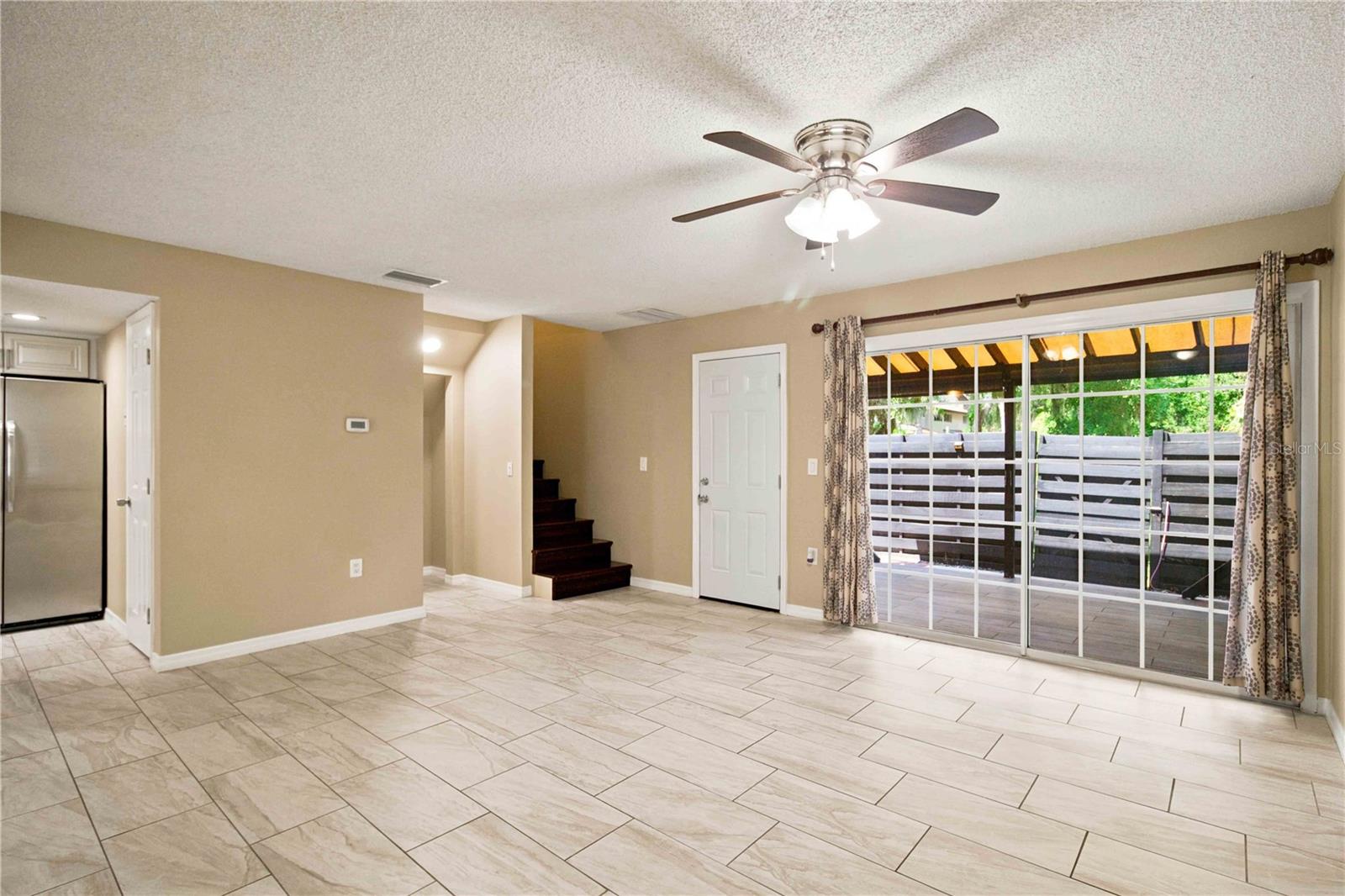 1006 LONGFELLOW CT — photo 3