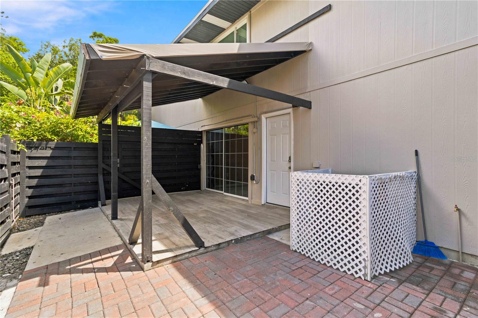1006 LONGFELLOW CT — photo 38