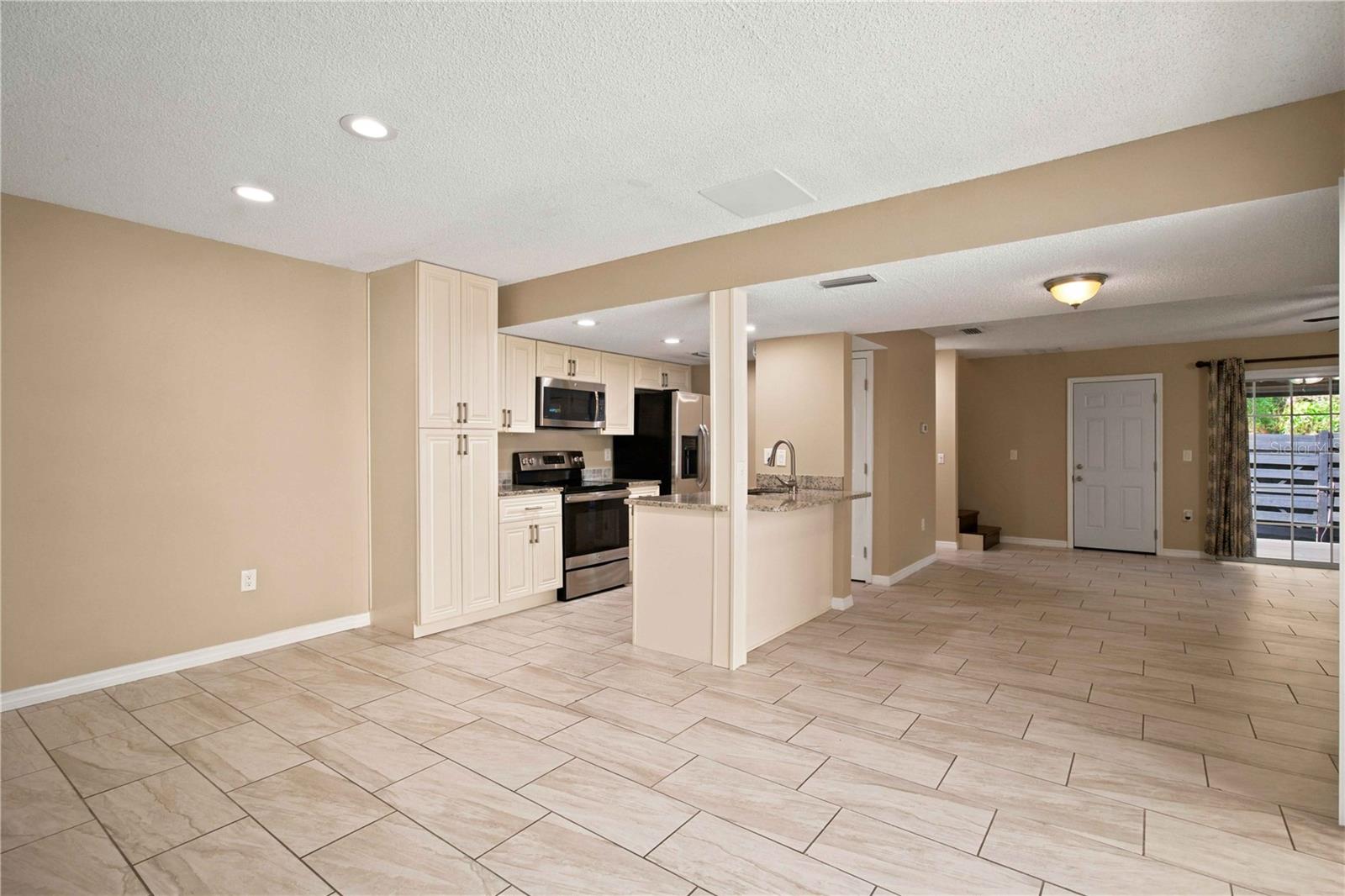 1006 LONGFELLOW CT — photo 11