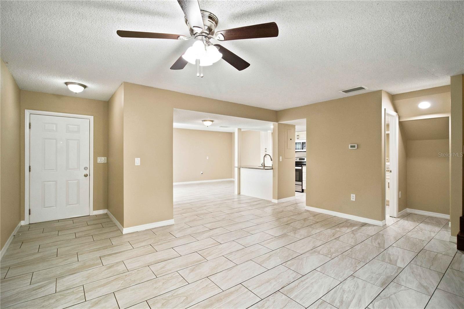1006 LONGFELLOW CT — photo 4