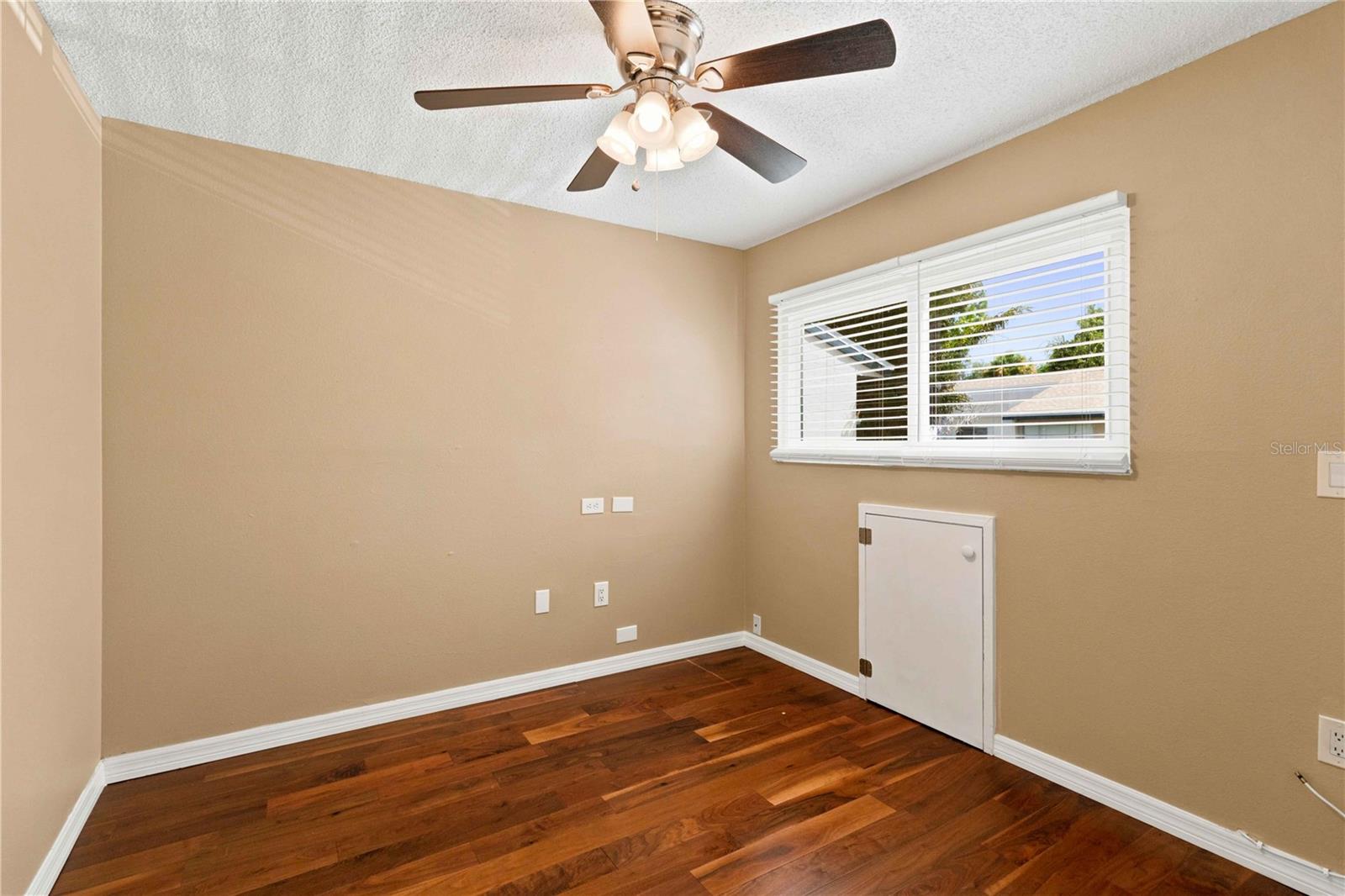 1006 LONGFELLOW CT — photo 25