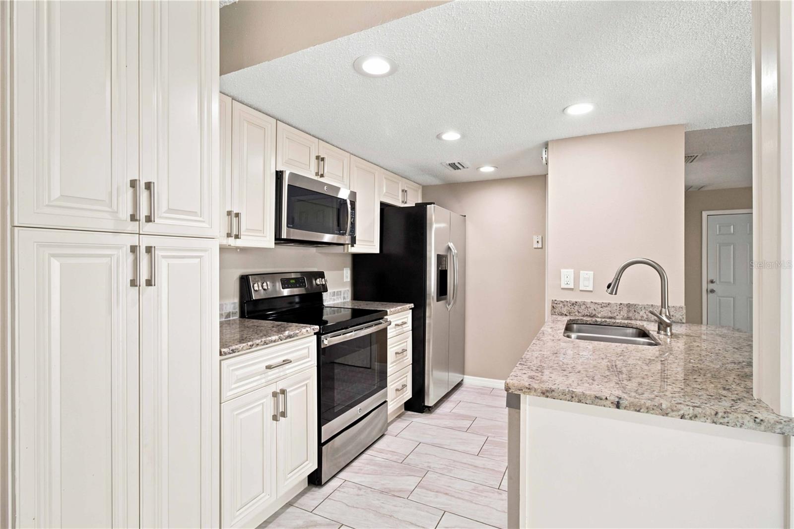 1006 LONGFELLOW CT — photo 14