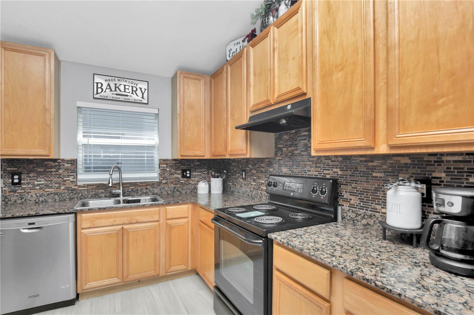 2239 ROANOKE SPRINGS DR — photo 8