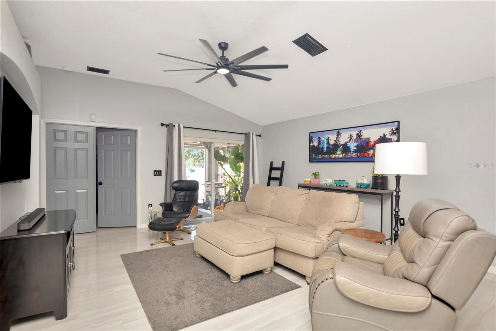 2239 ROANOKE SPRINGS DR — photo 10