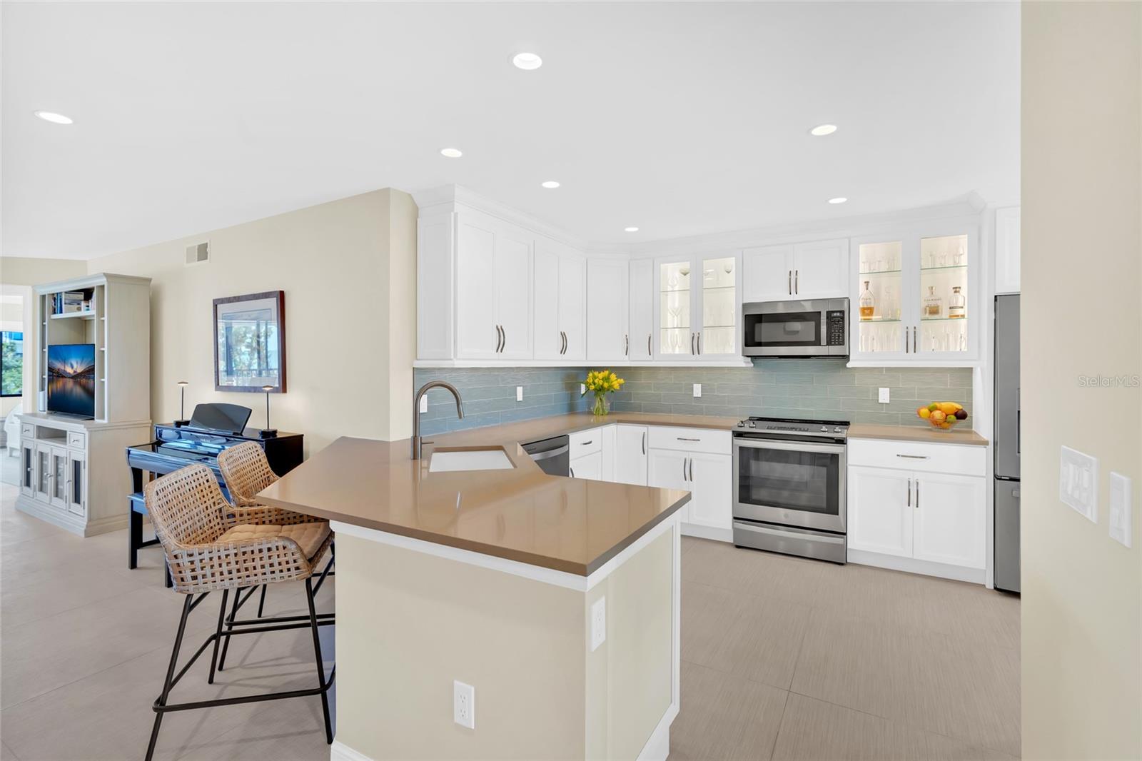 9226 MIDNIGHT PASS RD #3B — photo 8