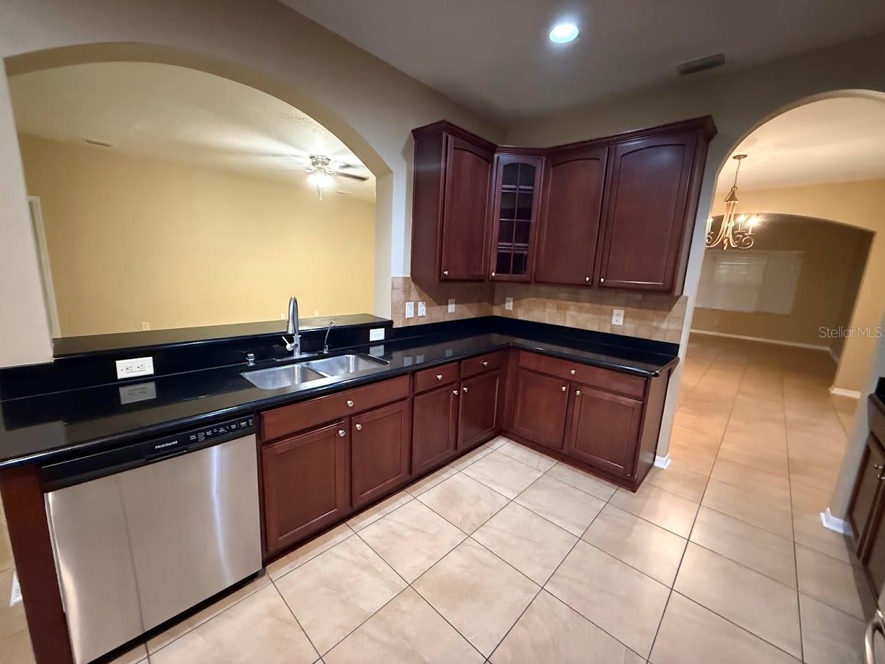 5823 BUTTERFIELD ST — photo 10