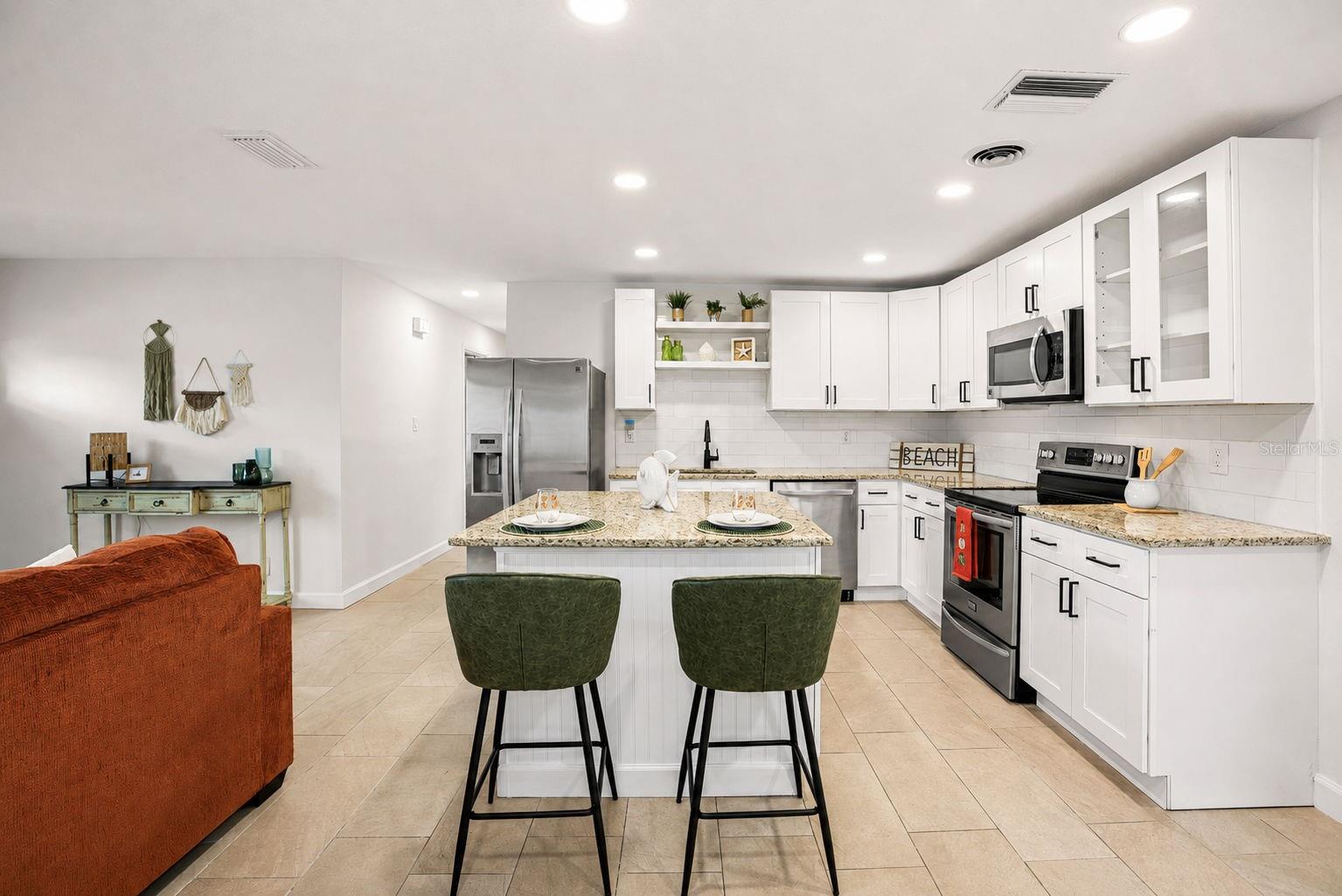482 OAKWOOD DR — photo 3