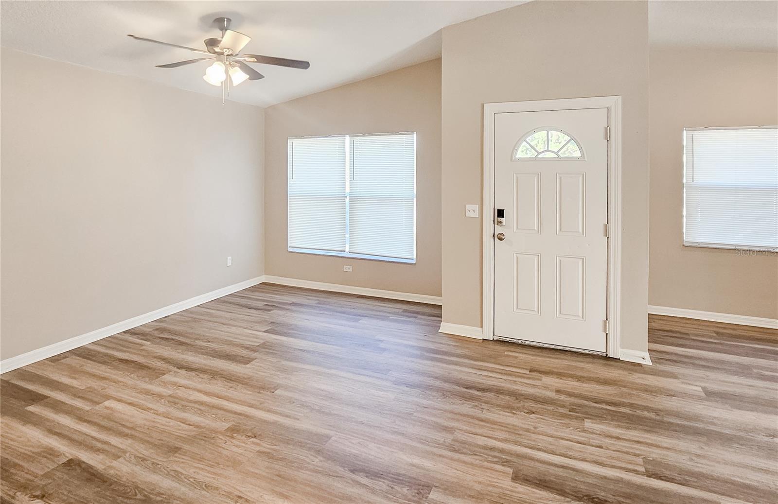1013 E ESKIMO AVE — photo 2