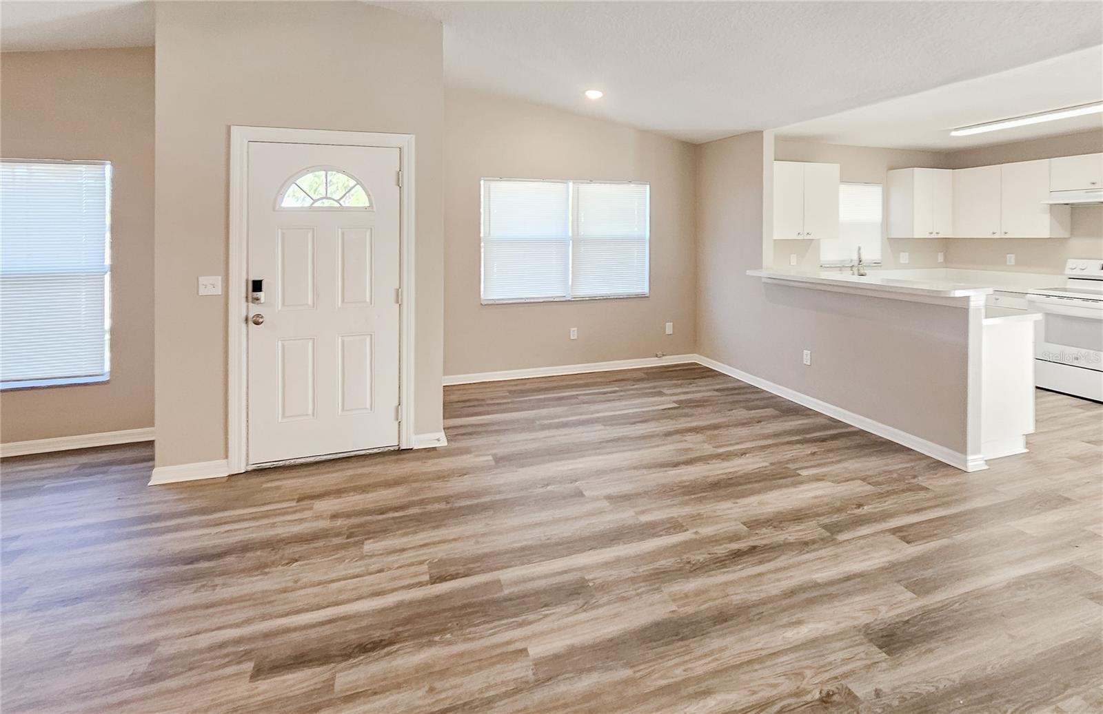 1013 E ESKIMO AVE — photo 3