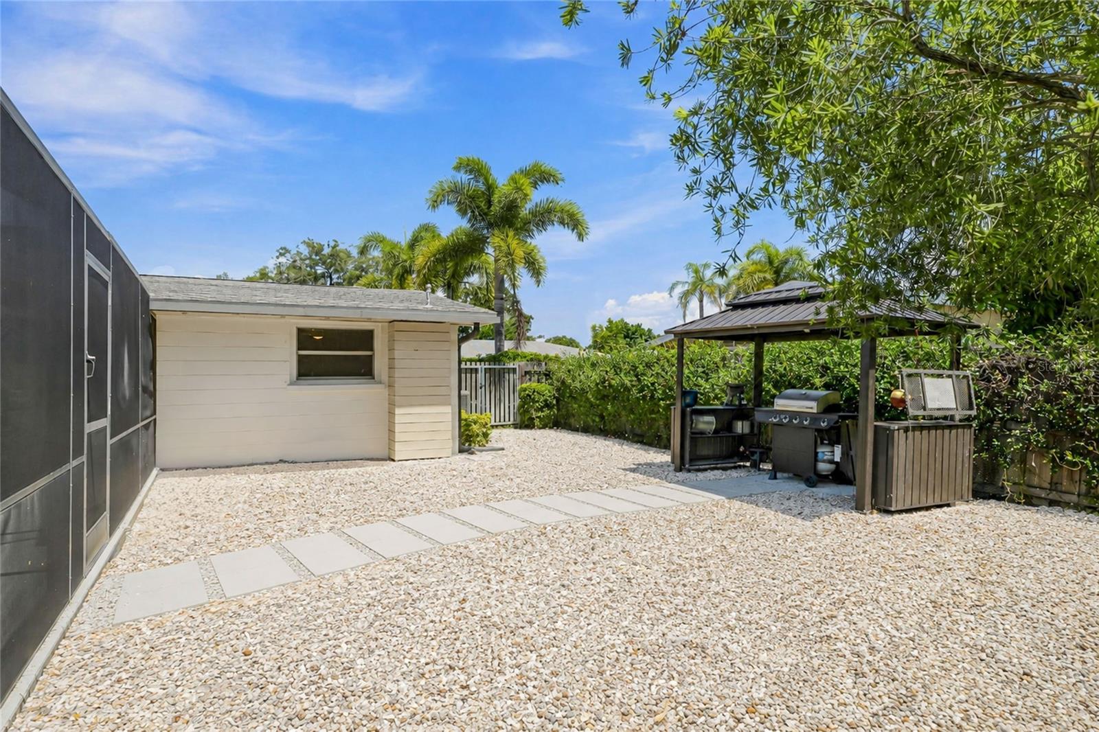 2560 SUNNYSIDE ST — photo 36