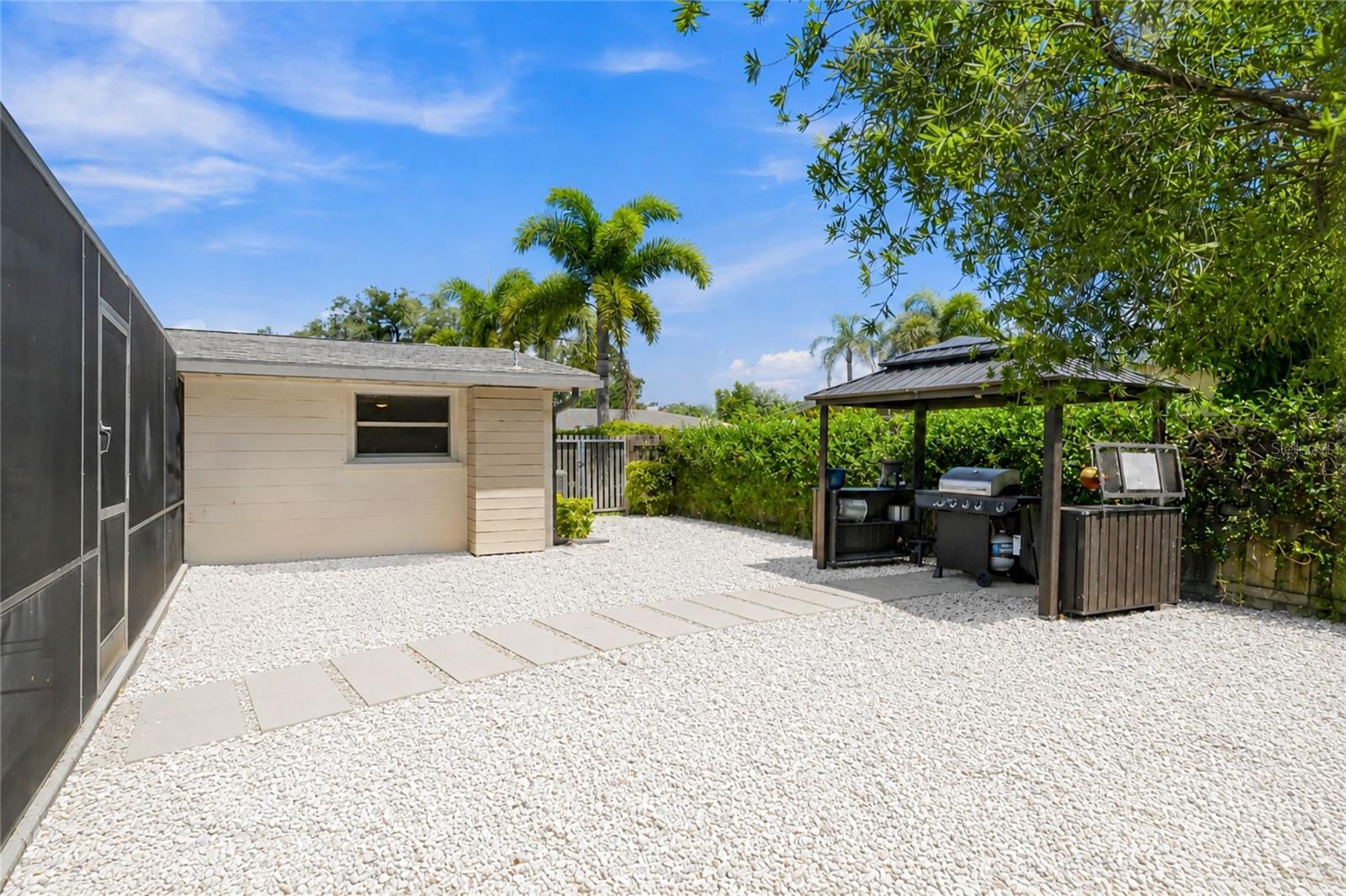 2560 SUNNYSIDE ST — photo 35
