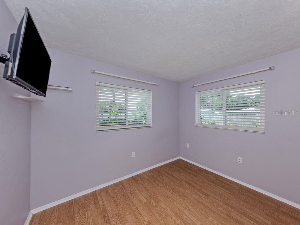 2161 INNER CASS CIR — photo 27