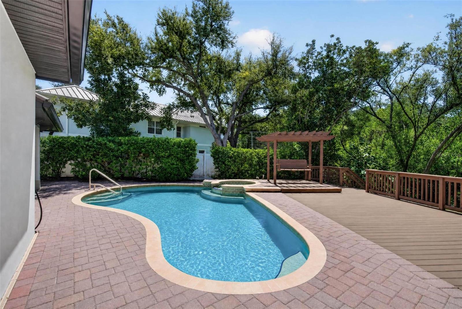1100 TORTUGA CIR NE — photo 22