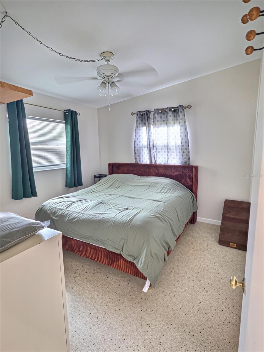 329 GLEN OAK RD — photo 10