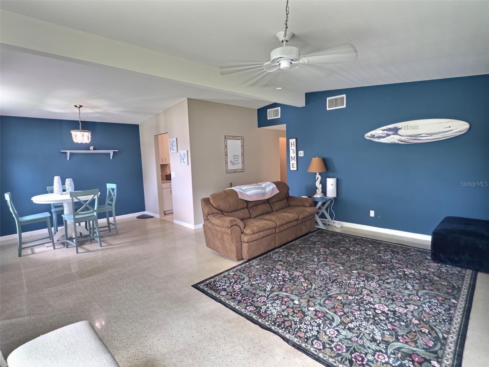 329 GLEN OAK RD — photo 6