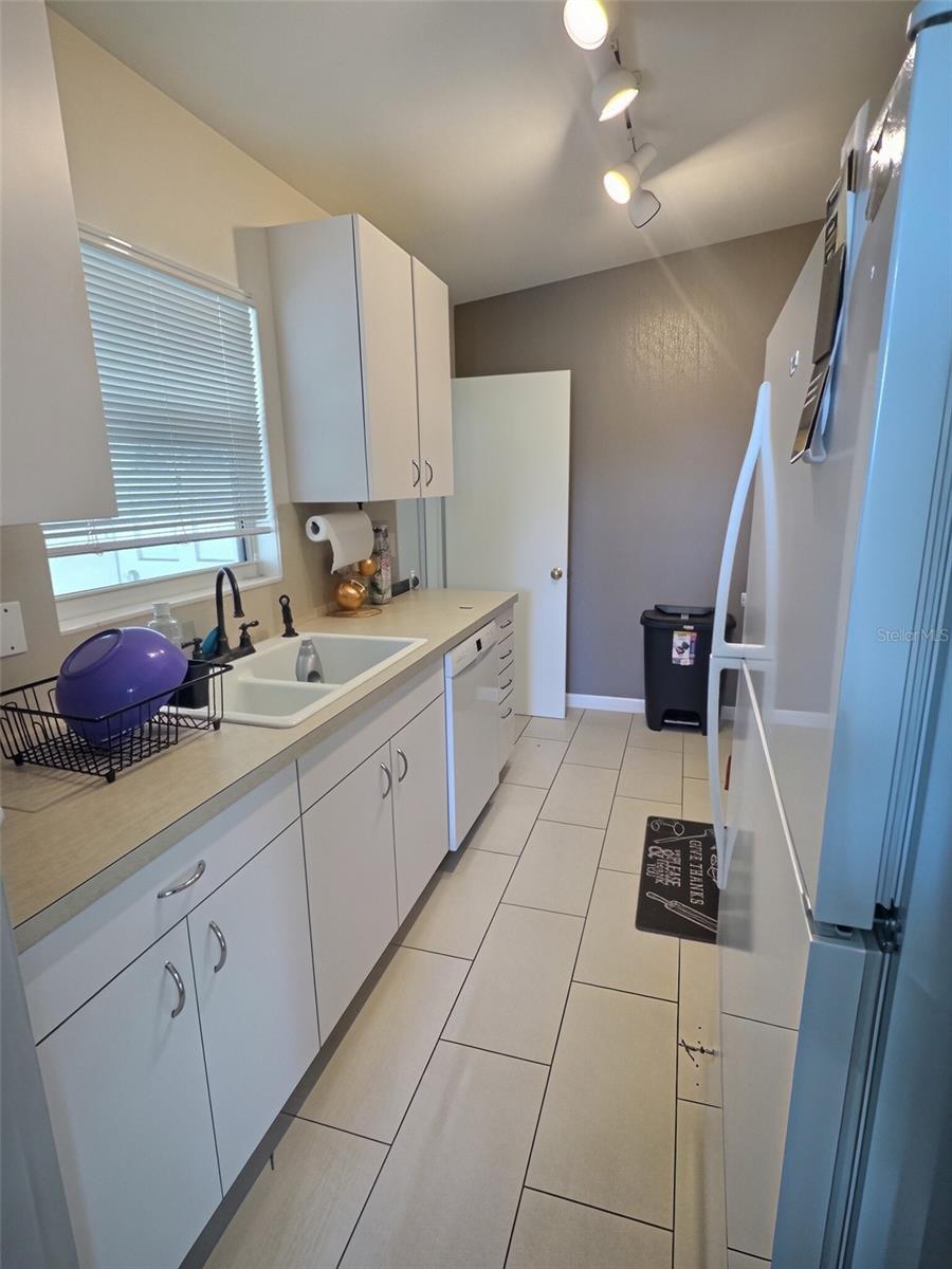 329 GLEN OAK RD — photo 8