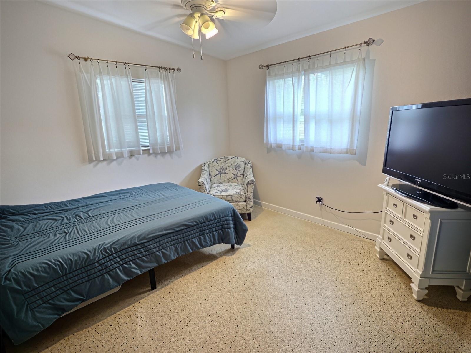 329 GLEN OAK RD — photo 11