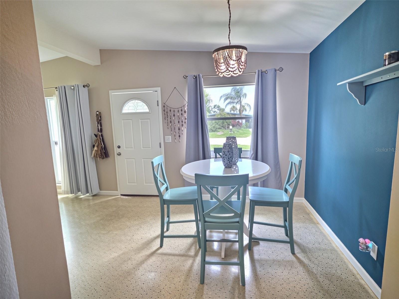 329 GLEN OAK RD — photo 3