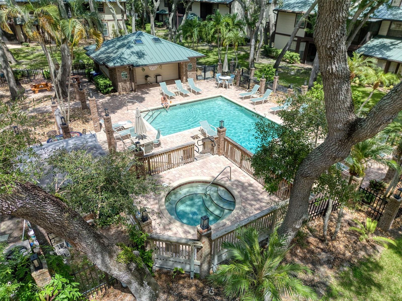 1490 MAHOGANY LN #706 — photo 3