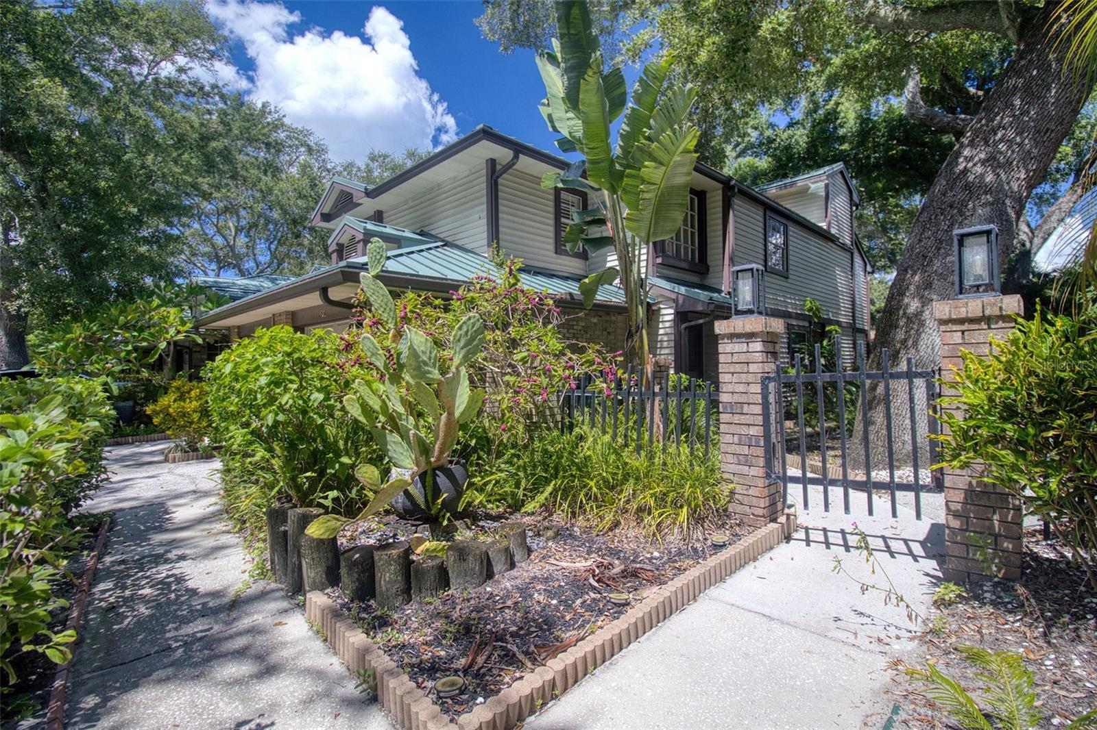 1490 MAHOGANY LN #706 — photo 31