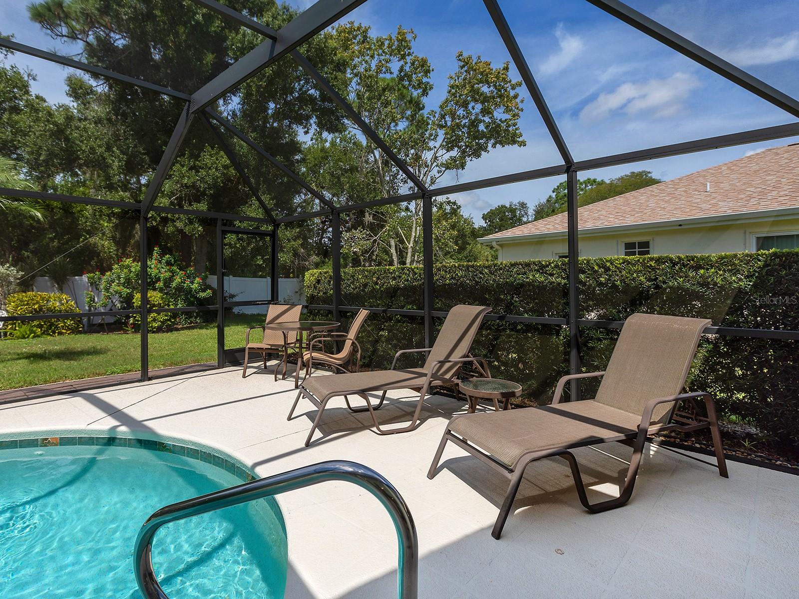 7326 ELEANOR CIR — photo 39