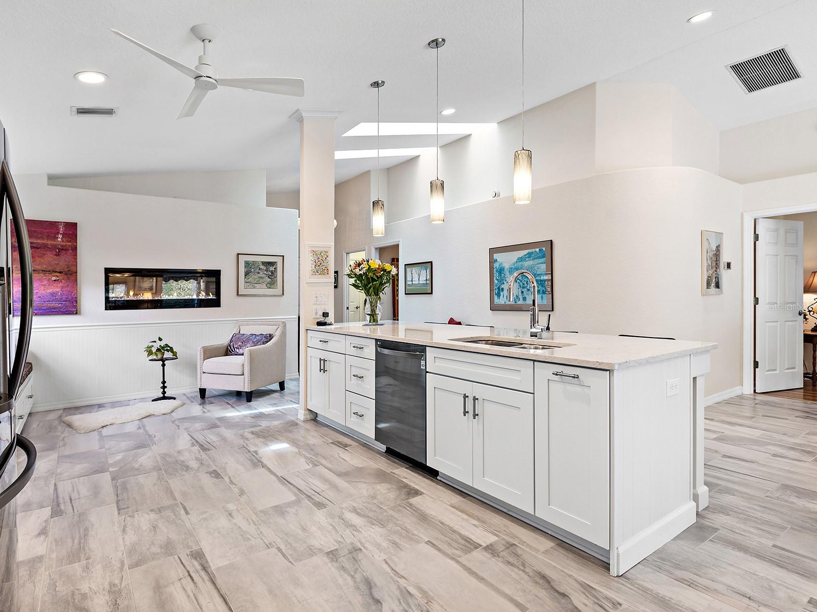 7326 ELEANOR CIR — photo 17