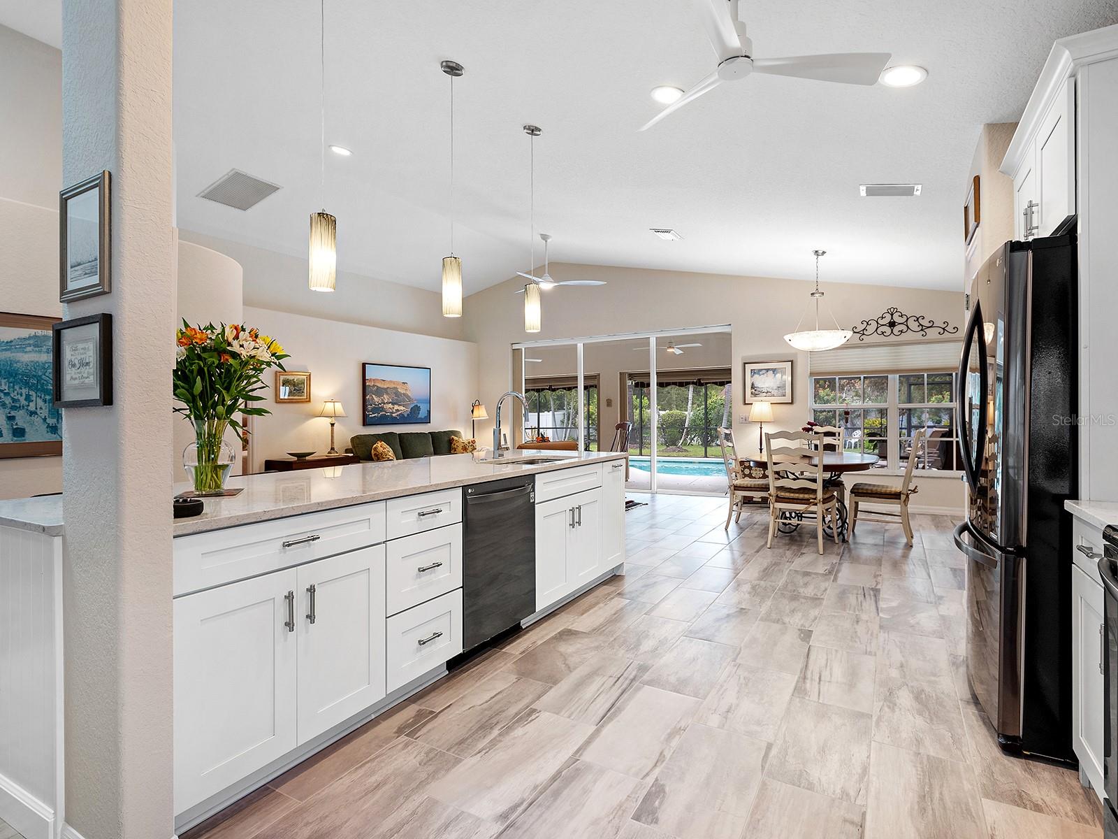7326 ELEANOR CIR — photo 18