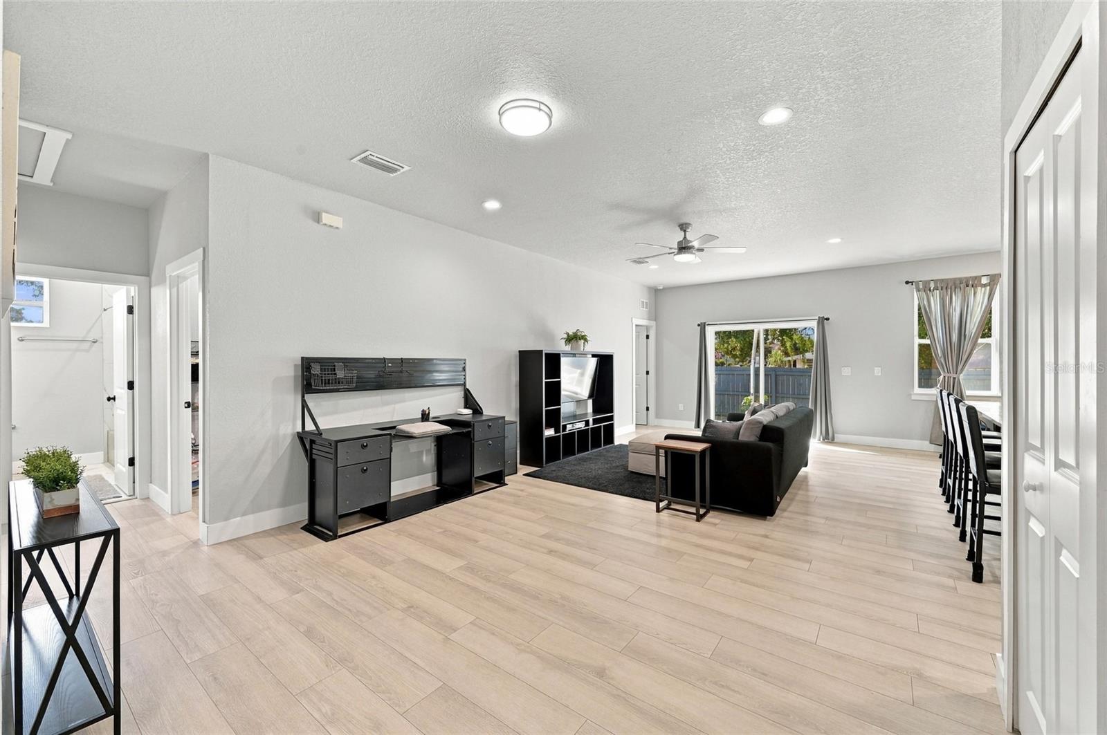 3219 E EMMA ST — photo 4