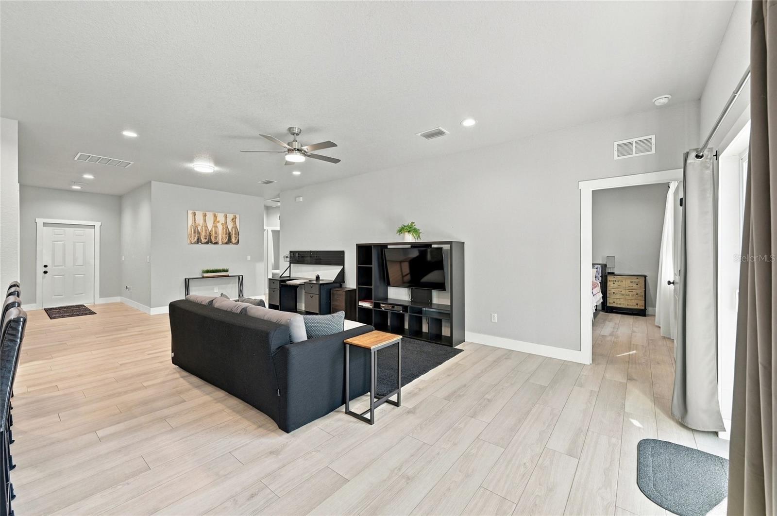 3219 E EMMA ST — photo 3