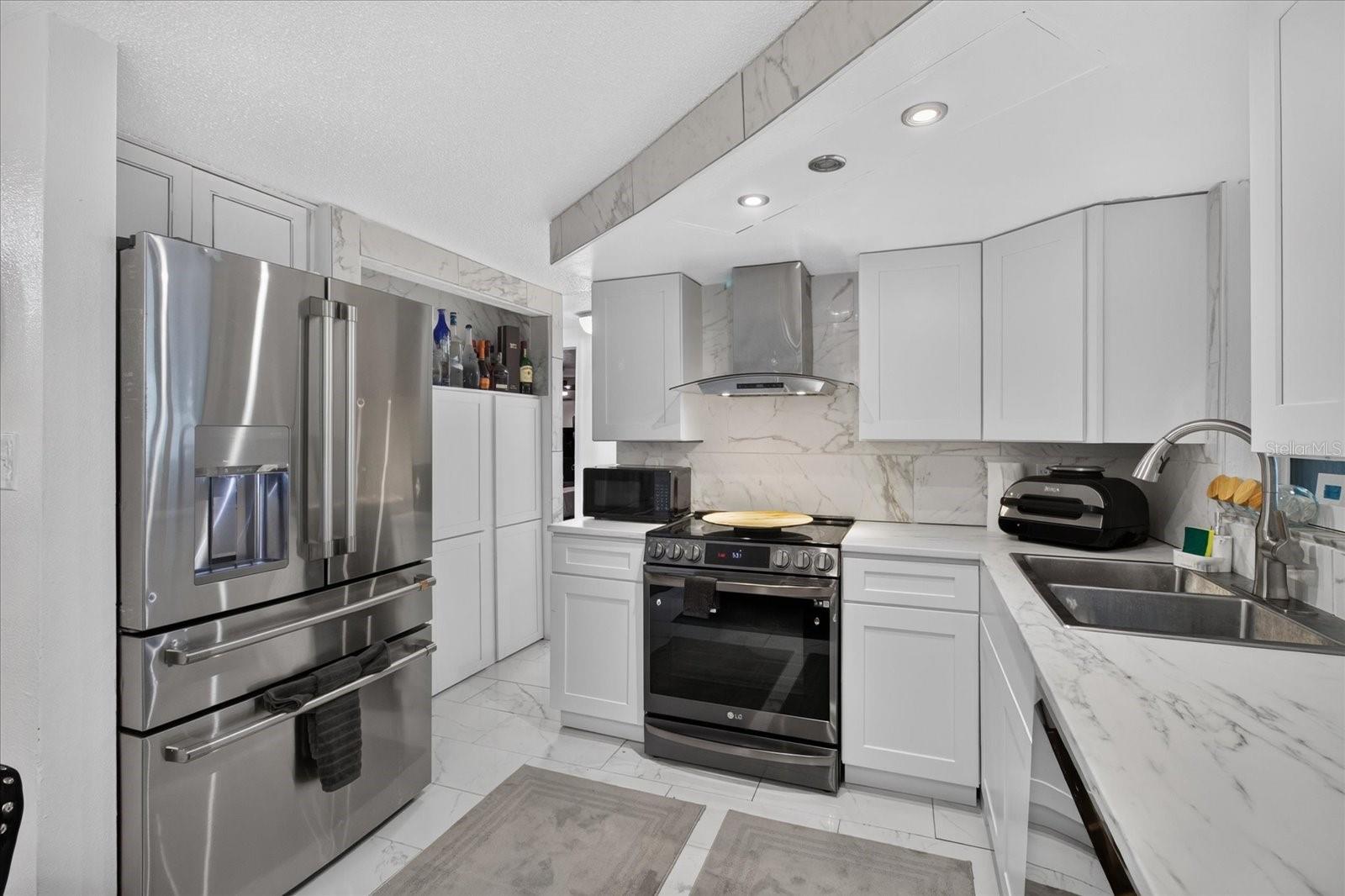 9440 RAINBOW LN — photo 25