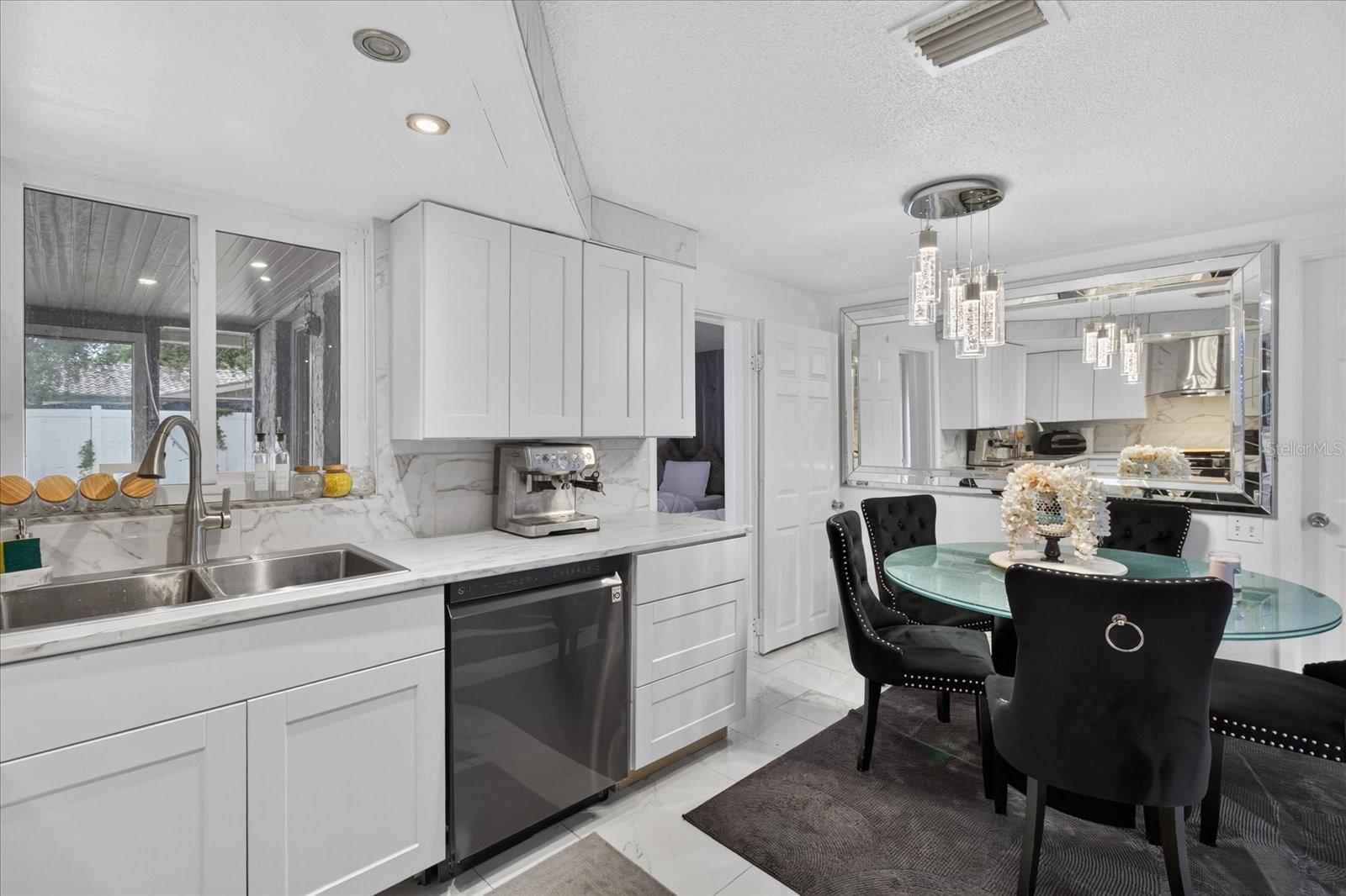 9440 RAINBOW LN — photo 29