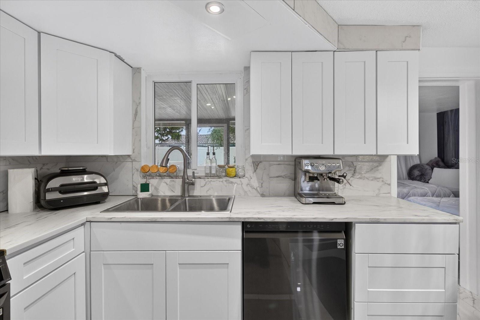 9440 RAINBOW LN — photo 28