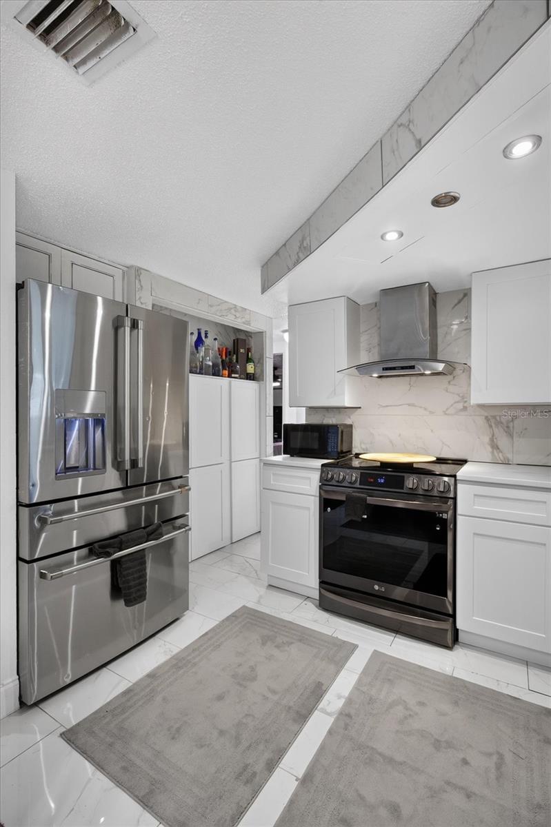 9440 RAINBOW LN — photo 26