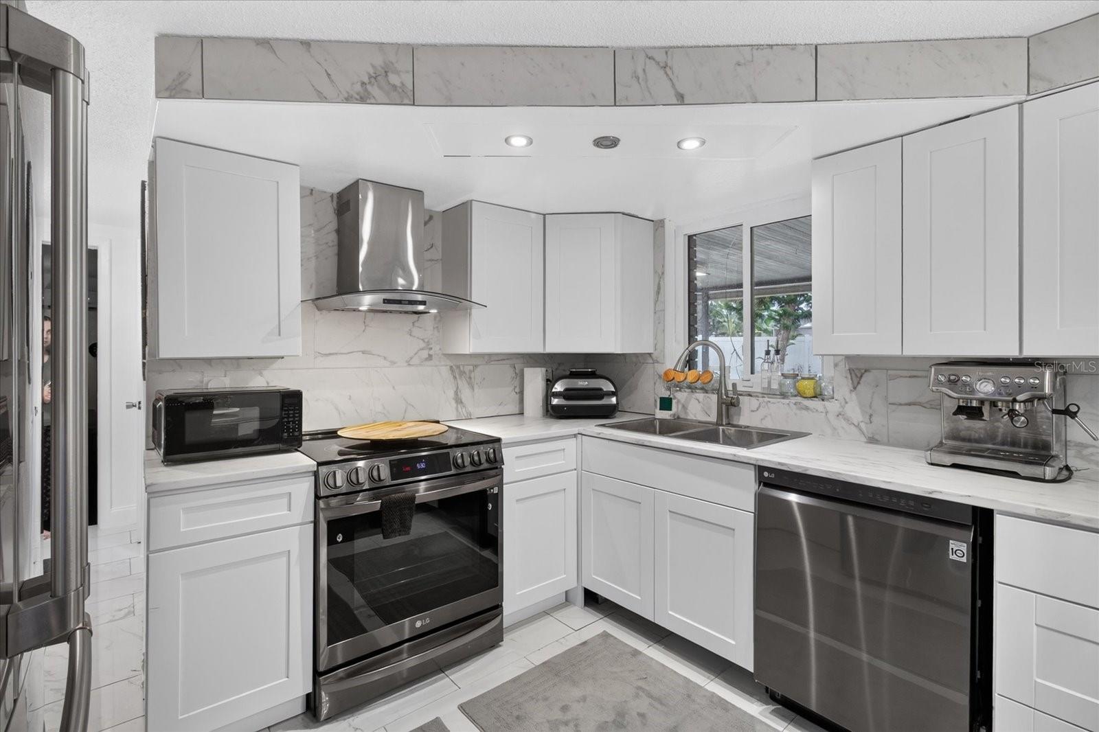 9440 RAINBOW LN — photo 23