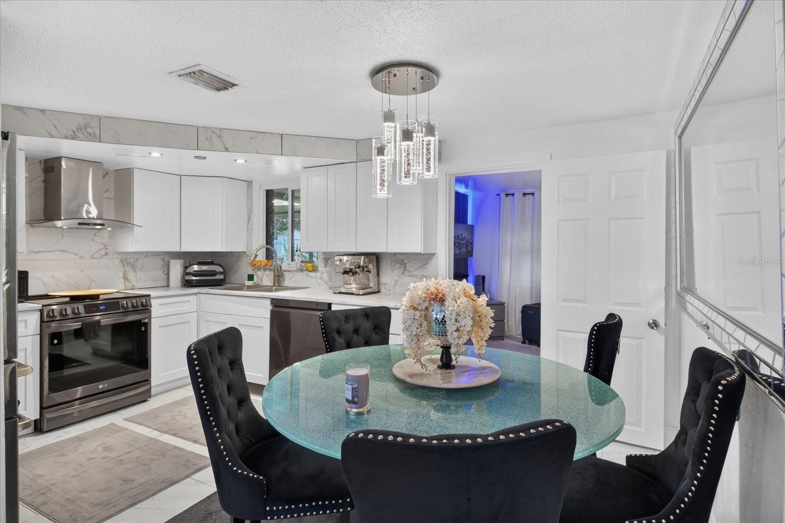 9440 RAINBOW LN — photo 34